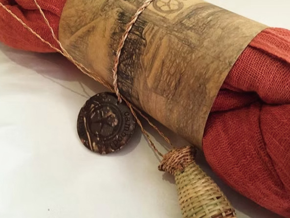 カンボジアでココナッツの殻に付加価値を