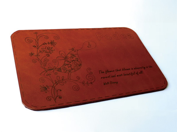 使い込むほどに味が出る牛革に付加価値を