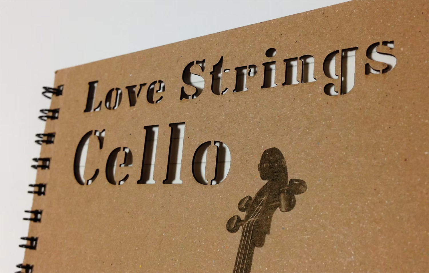 加工後のチェロ彫刻