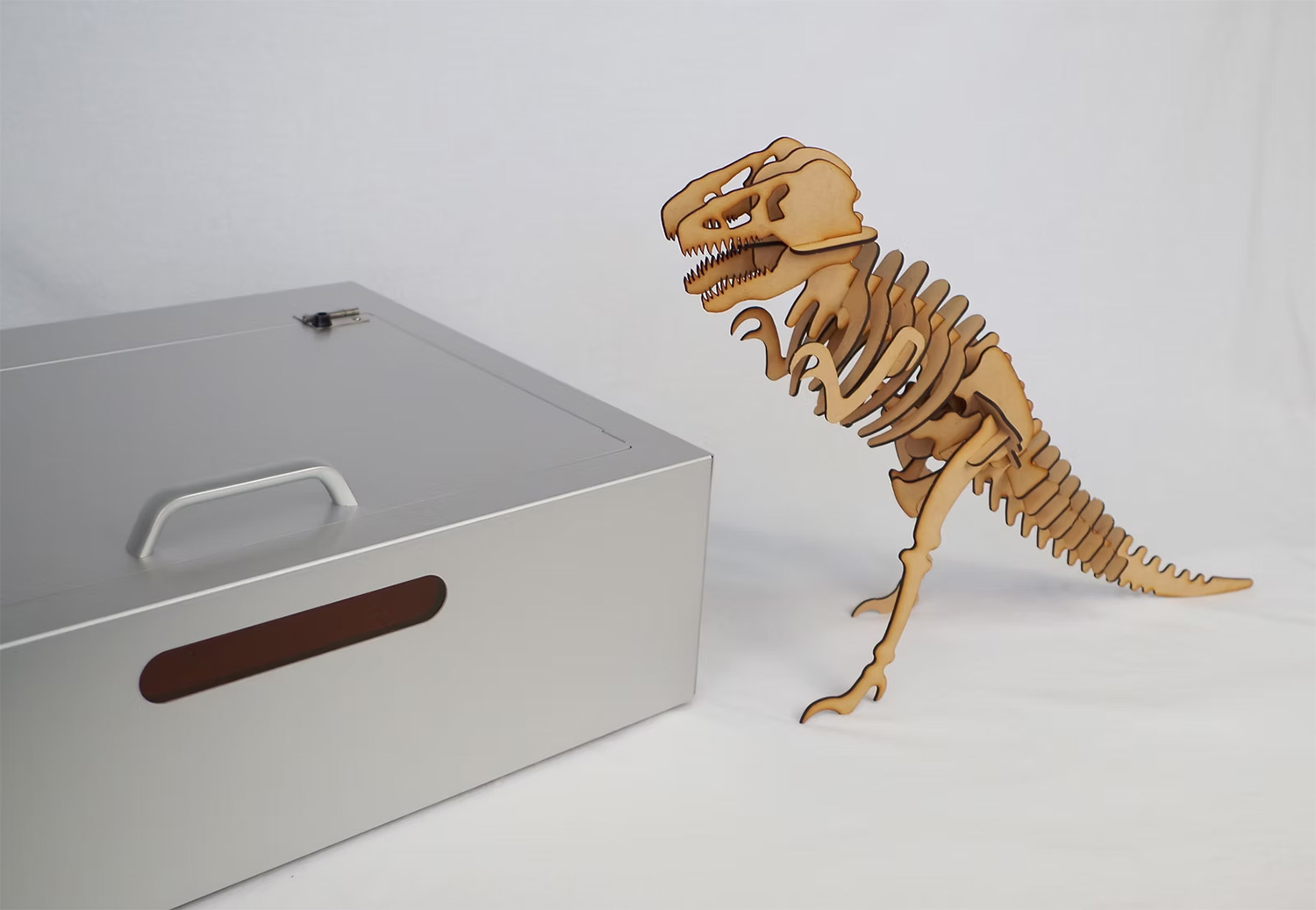 Podeaレーザー加工機とのサイズ比較