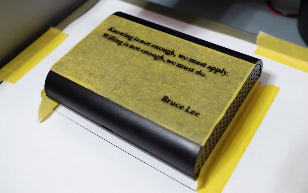 アクリル絵の具を塗り込み