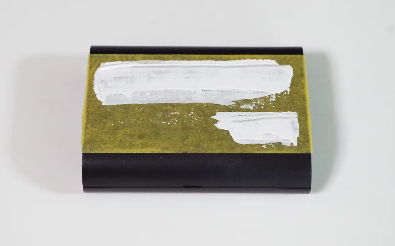 マスキングテープを剥がす